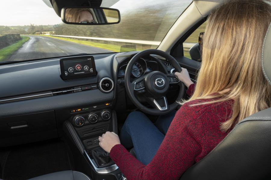 Интерьер Mazda2 2019 года  (UK) (фото 20 из 54)
